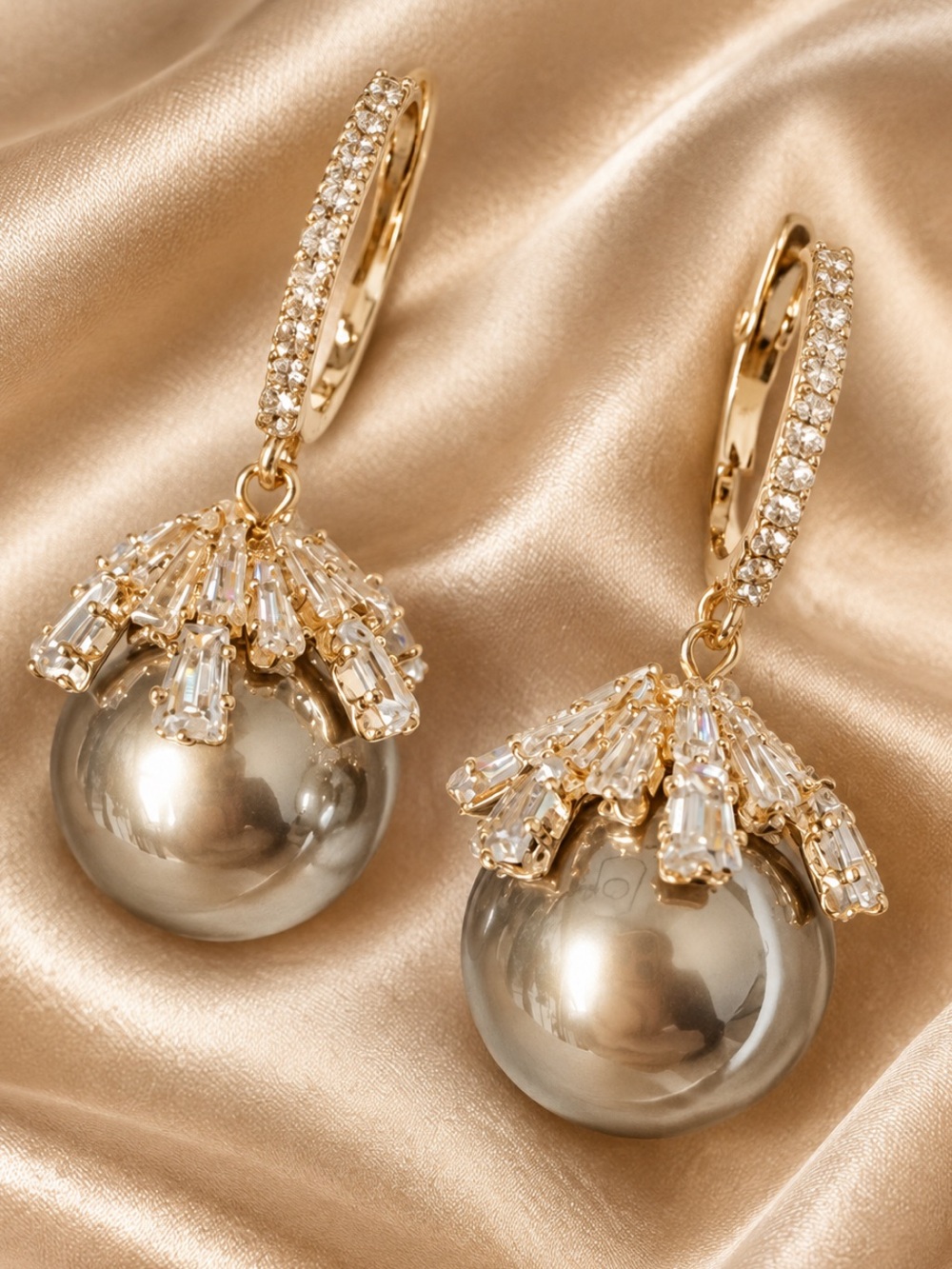 Fashion Jewelry Gold Hoop Earrings with Silver Pearl Drops